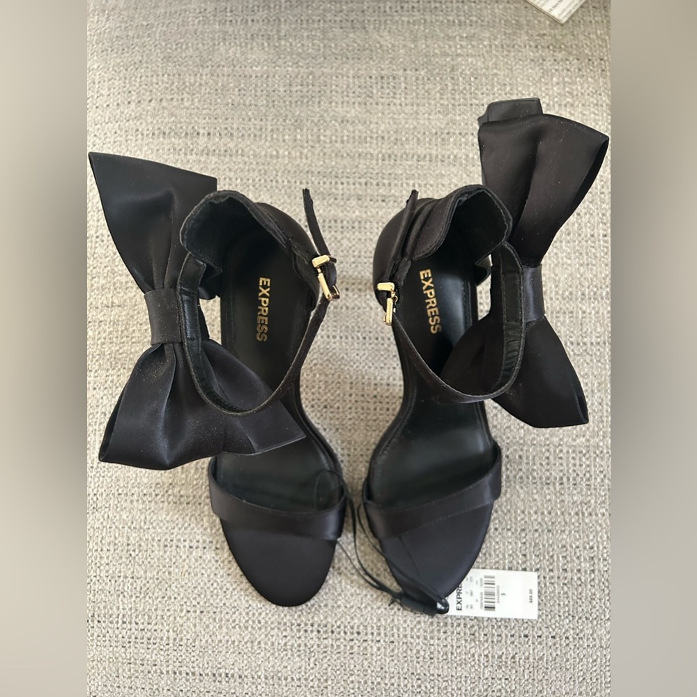 Express Women's Black Bow Heels